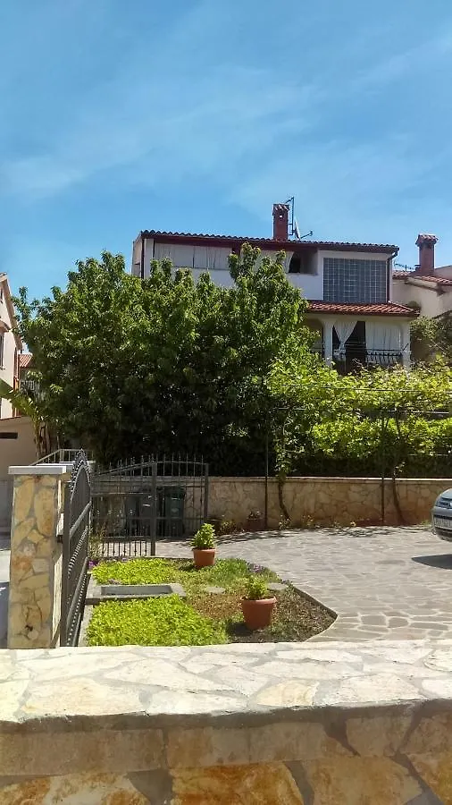 Apartman Snjezana Fazana 0*,
